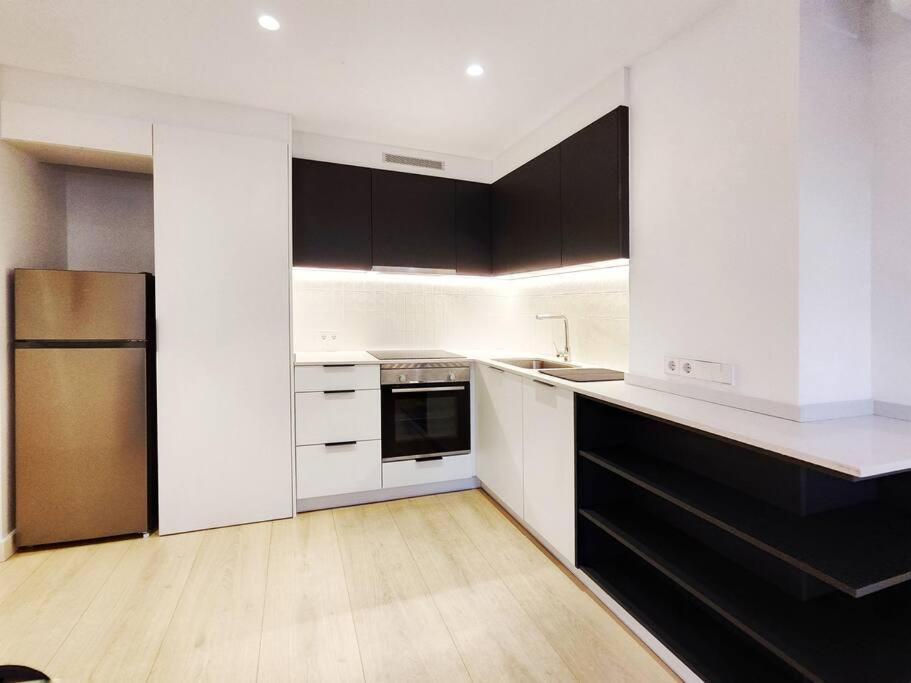 Moderno Apartamento En Terrassa Centro المظهر الخارجي الصورة
