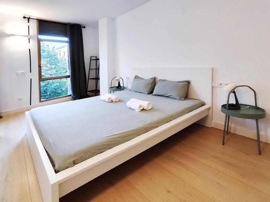 Moderno Apartamento En Terrassa Centro المظهر الخارجي الصورة